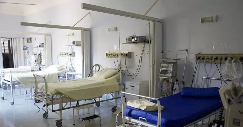 У Каховці окупанти закрили лікарню для цивільних, роблять з неї госпіталь для своїх - ЦНС 