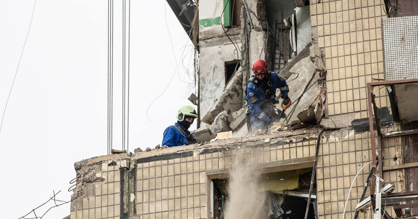 Рятувальна операція в Дніпрі триває: що відбувається на місці події зараз 