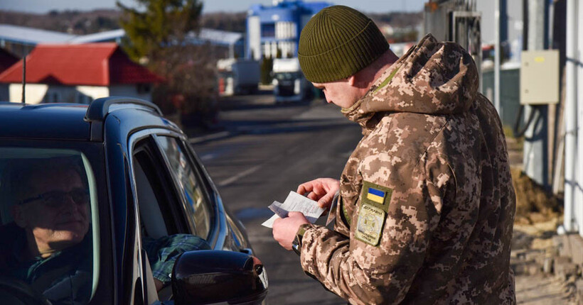 Призупинення візиту за кордон для артистів та медійників: у МКСК розповіли про причину рішення