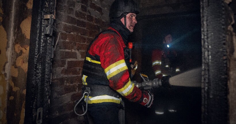 рф вдарила по дитячому медзакладу у Сумах: в ДСНС показали відео наслідків