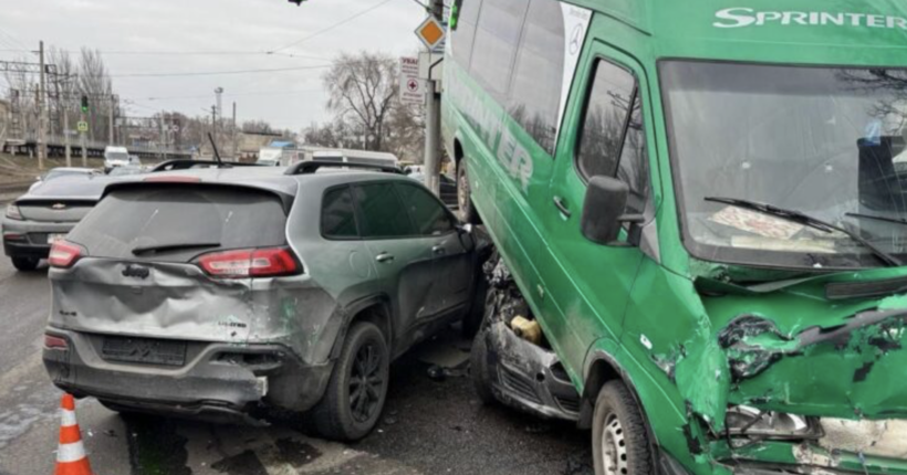 У Дніпрі сталася масштабна ДТП: що відомо