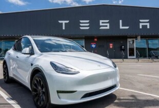 Продажі електрокарів Tesla в Австралії обвалилися на 70%