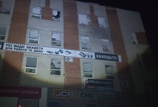 У Сумах дрон "Молнія" пошкодив офісну будівлю