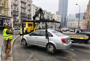 У Києві заборонили евакуацію приватних авто під час повітряної тривоги