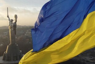 Майже 75% українців готові боротись навіть без допомоги США – опитування The Economist