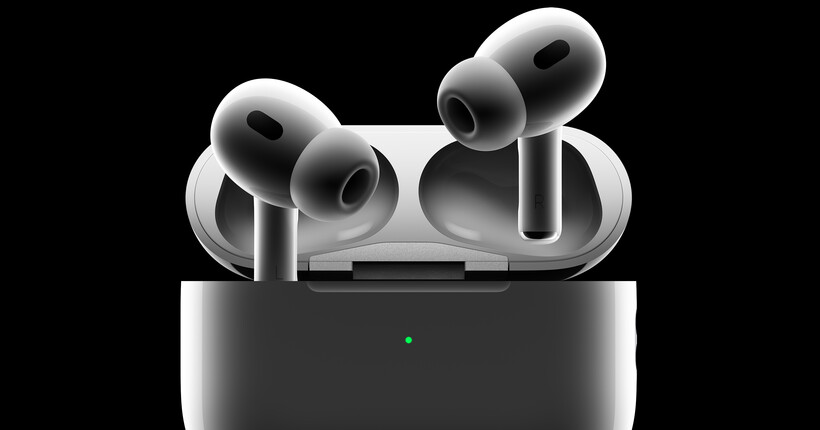 AirPods навчаться перекладати іноземну мову в режимі реального часу - Bloomberg