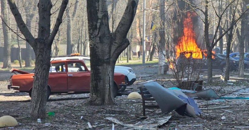 Росіяни атакували центр Херсона керованою авіабомбою, є поранений