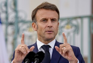 росія не створює враження щирого бажання миру - Макрон