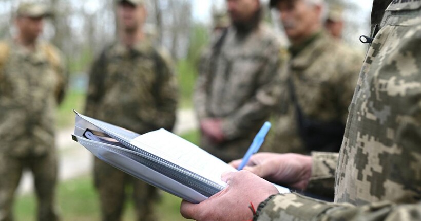 У Львові чоловік напав на працівника ТЦК і одразу спробував утекти