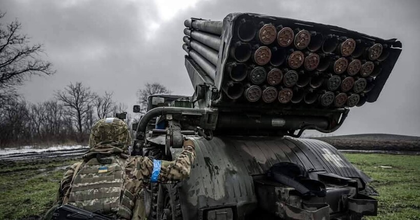 На Курщині ворог здійснив 165 артилерійських обстрілів позицій військ України: зведення Генштабу