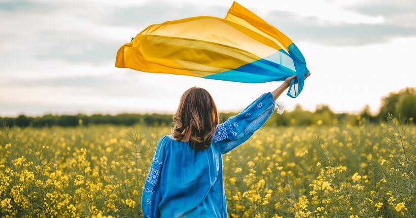 В Україну повернулася дівчина, яка понад 10 років жила під окупацією