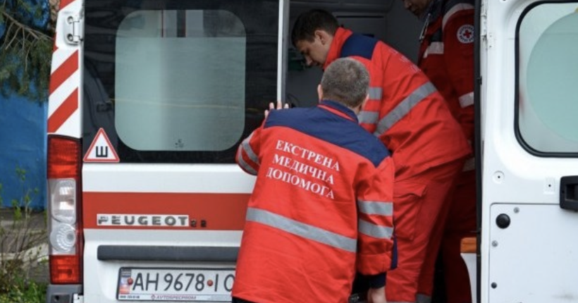 Російські загарбники атакували лікарню у Херсоні: четверо поранених
