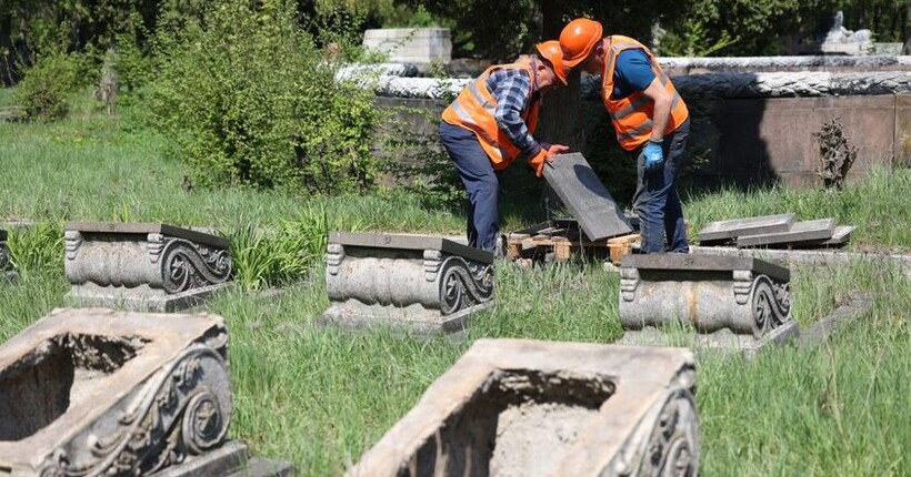 У Львові розпочали ексгумацію останків радянських солдатів з Пагорба Слави