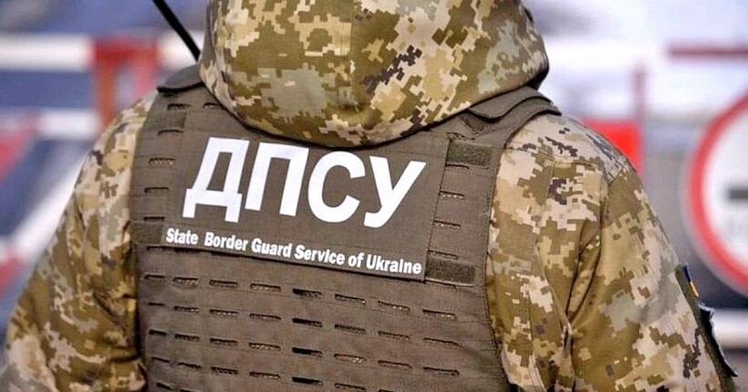 Прикордонники викрили спробу незаконного виїзду у спальному відсіку вантажівки