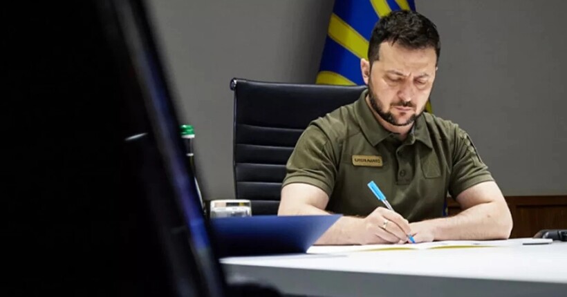 Зеленський увів у дію санкції РНБО проти низки осіб: серед них Арестович та Олешко