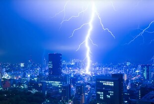 Японія першою у світі створила дрон, що може викликати блискавку