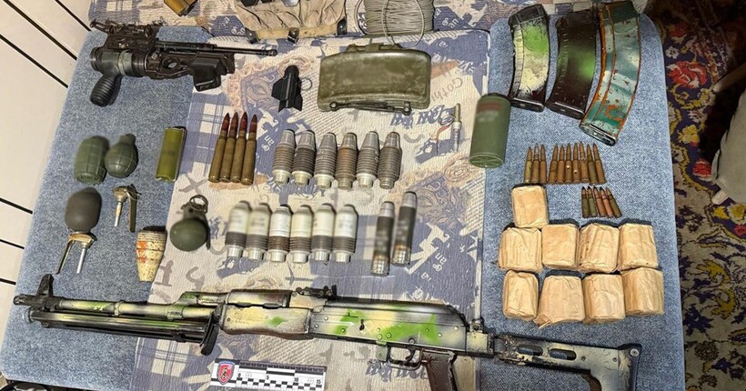 У Запоріжжі затримали чоловіка, який ходив у формі Третього рейху з гранатою в руках