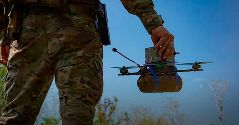 Українські морпіхи дронами знищили техніку ворога на Покровському напрямку (відео)
