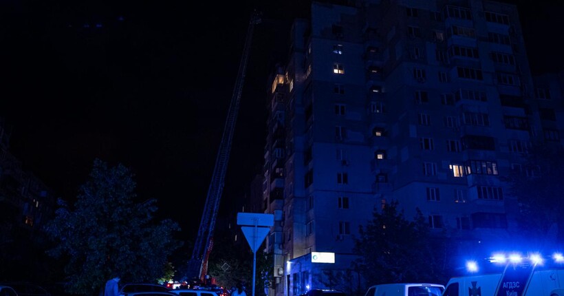 В ДСНС показали наслідки нічної атаки БпЛА на Київ: постраждали діти