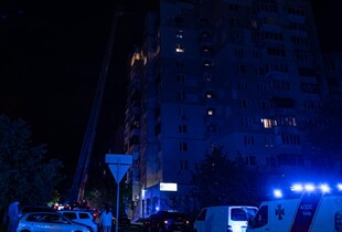 В ДСНС показали наслідки нічної атаки БпЛА на Київ: постраждали діти