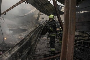 У Гідропарку в Києві сталася масштабна пожежа в складських приміщеннях (відео)
