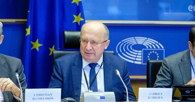 ЄС може подвоїти військову допомогу Україні, якщо Трамп не переконає Путіна укласти мир - єврокомісар
