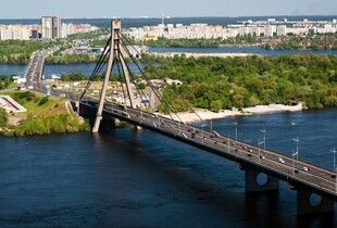 У Києві рух мостом через Десенку частково обмежать до кінця 2025 року – 