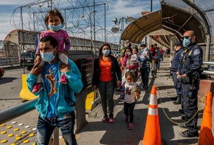 США платитимуть мігрантам $1000 доларів за самодепортацію