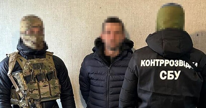 Поширювали російські ІПСО на території України: СБУ затримала трьох російських агентів ГРУ
