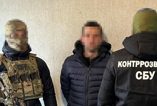 Поширювали російські ІПСО на території України: СБУ затримала трьох російських агентів ГРУ