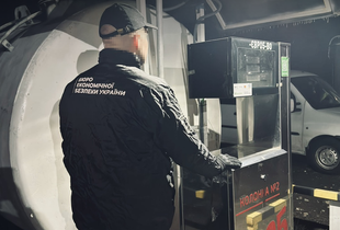 Вирок за фальсифікат: мешканець Київщини сплатить штраф за підпільну торгівлю пальним