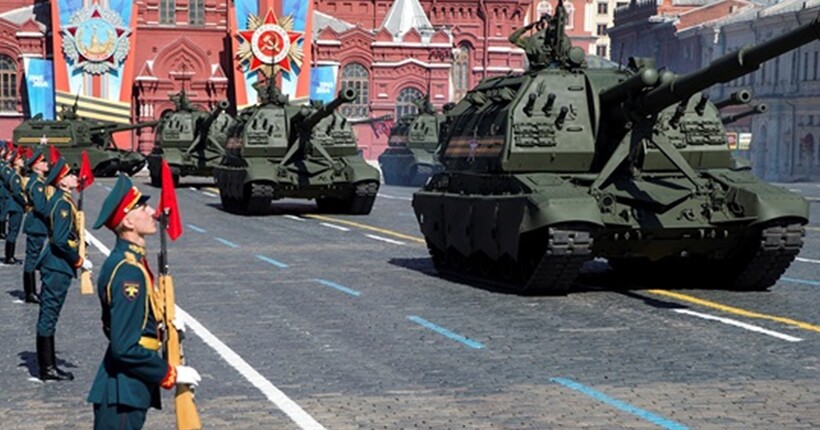 Парад у Москві на 9 травня - це потуги Путіна показати бодай якусь міжнародну присутність - Романенко