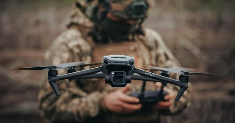 Українські спецпризначенці ГУР звільнили побратимів з полону на полі бою (відео)