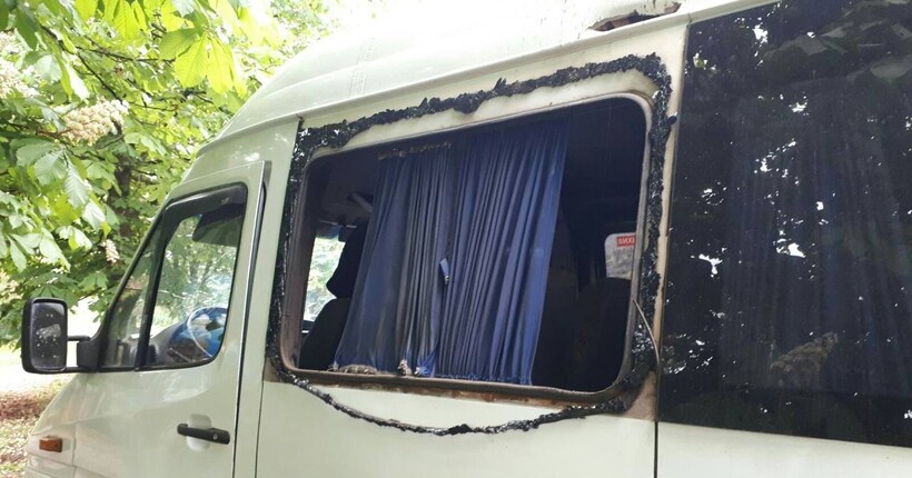 Ракетний удар по Куп'янщині: росіяни пошкодили автобуси гуманітарної місії