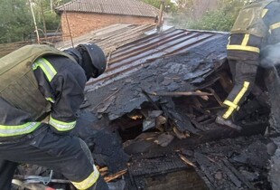Нікополь: внаслідок обстрілів сталась пожежа, пошкоджено будинки