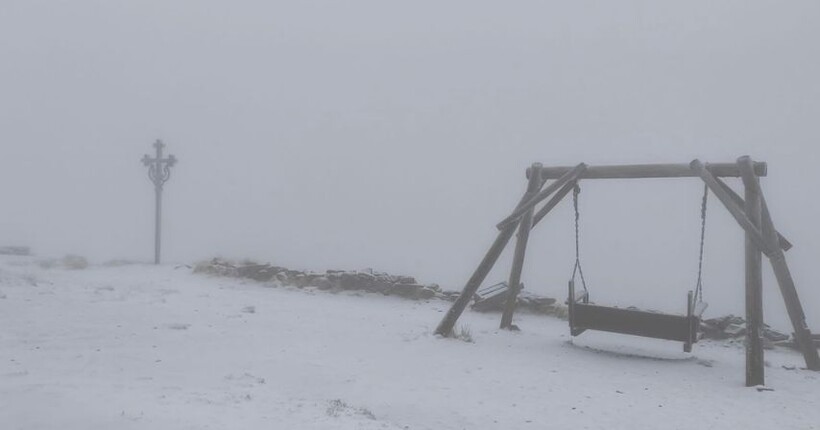 В Карпатах мінус 7°C та випав сніг (відео)