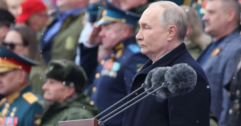Москва без зв’язку, диктатори на трибуні: як Путін і Сі провели парад 