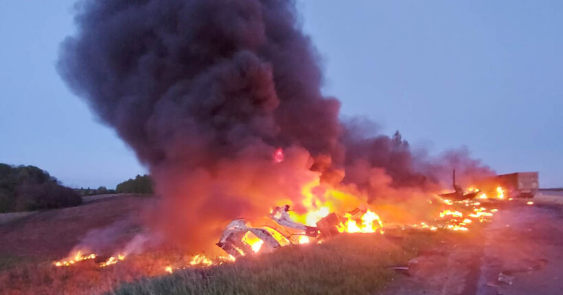 На Сумщині рятувальники ліквідували масштабну пожежу після ДТП: загинули двоє водіїв
