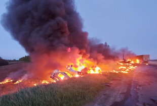 На Сумщині рятувальники ліквідували масштабну пожежу після ДТП: загинули двоє водіїв