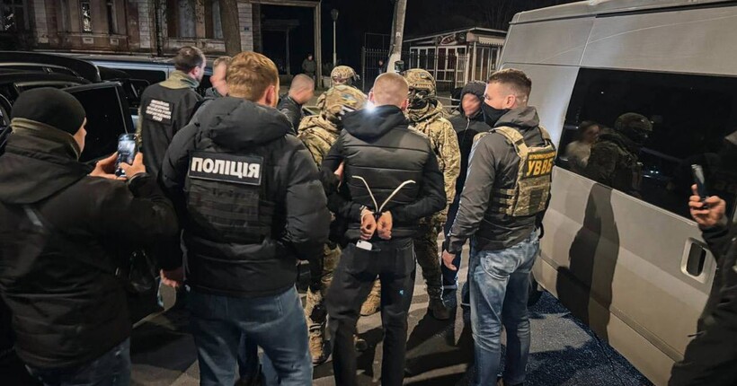 На півдні України викрили схему незаконного виїзду призовників за кордон: затримано чотирьох організаторів