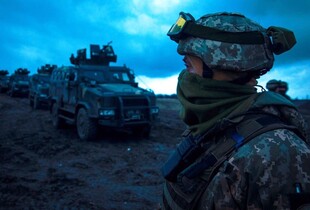 Обклеїлись жовтим скотчем: росіяни під час 