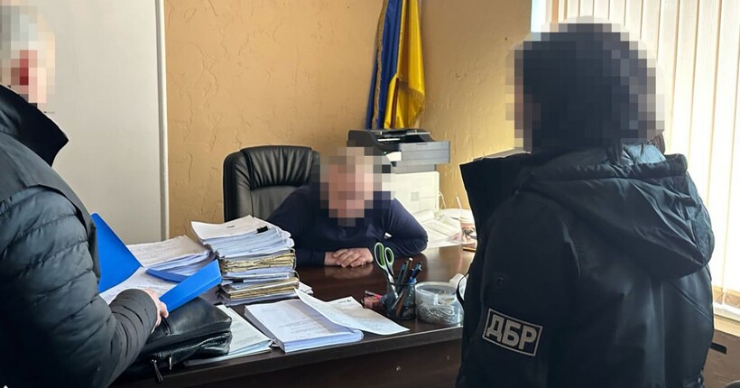 ДБР завершило розслідування щодо судді з Дніпра, який незаконно привласнив орендовану квартиру