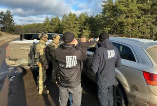Хотів незаконно вивезти чоловіків до Білорусі за гроші: поліцейського з Рівненщини судитимуть 