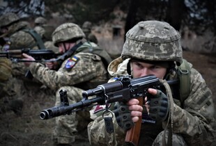 Прикордонники знищили позиції запуску дронів та укриття росіян на Курщині (відео)