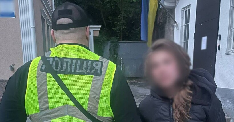 Столична поліція затримала жінку, яка вчинила вандалізм на Алеї Героїв 