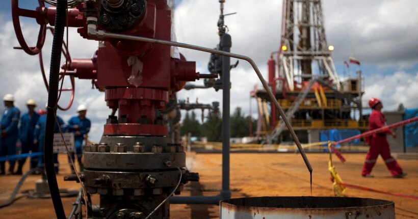 Ціни на нафту падають, Brent вже нижче $65: причина