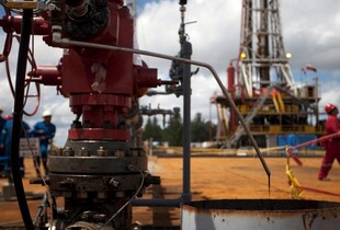Ціни на нафту падають, Brent вже нижче $65: причина
