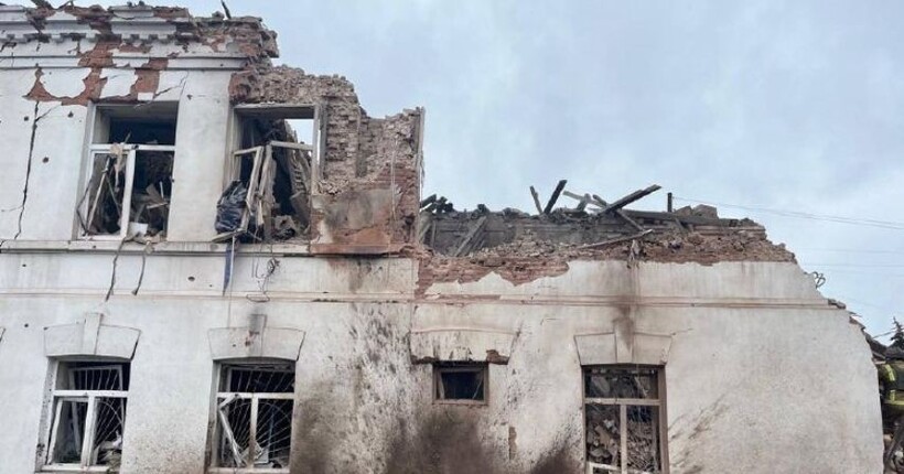 Обстріли Харківщини за добу: постраждала літня жінка, пошкоджено бібліотеку та базу відпочинку