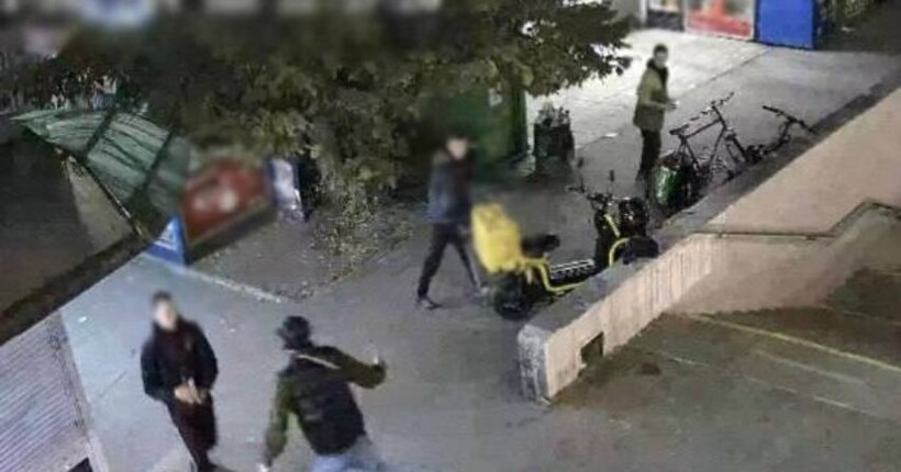 Киянин отримав чотири роки за ґратами за напад на кур’єрів біля ТРЦ