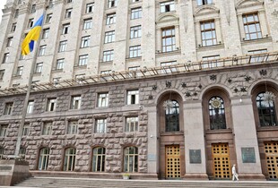 Київрада затвердила рішення щодо виплат для людей, які змушені залишити свій дім через руйнування: про яку суму йдеться